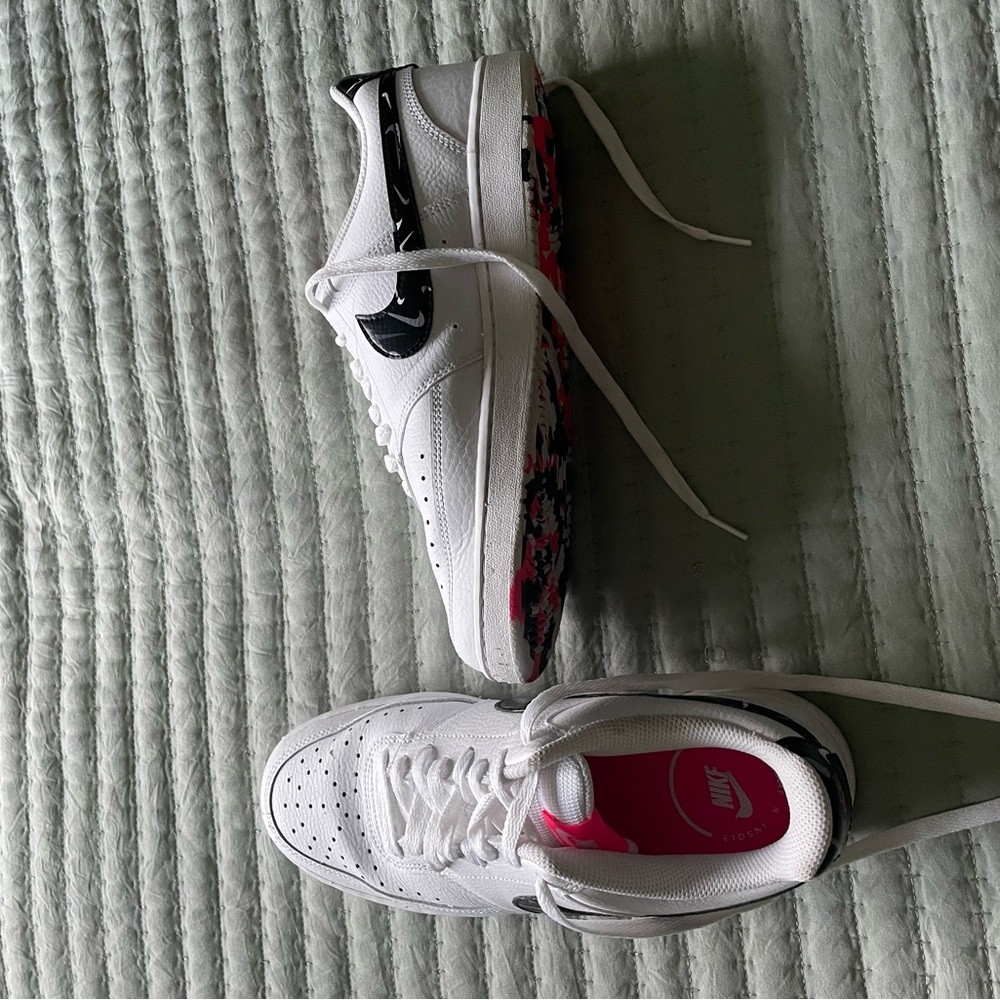 Casual athletic shoes